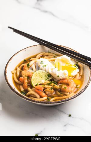 Dans un bol de Ramen Soupe Wagyu Banque D'Images