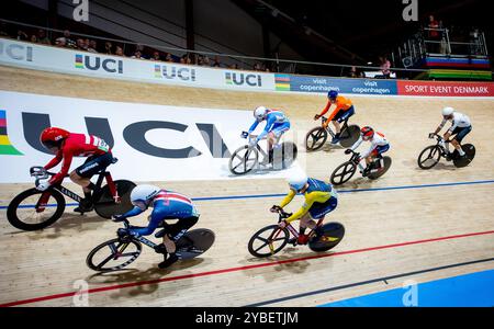 BALLERUP - Philip Heijnen pendant la course aux points le troisième jour des Championnats du monde de cyclisme sur piste au Ballerup Super Arena. ANP IRIS VAN DEN BROEK Banque D'Images