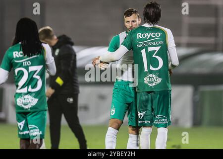 La Louvière, Belgique. 18 octobre 2024. Les joueurs du RAAL célèbrent après avoir remporté un match de football entre le RAAL la Louviere et le SK Beveren, vendredi 18 octobre 2024 à la Louviere, lors de la huitième journée de la deuxième division 2023-2024 'Challenger Pro League' 1B du championnat belge. BELGA PHOTO BRUNO FAHY crédit : Belga News Agency/Alamy Live News Banque D'Images