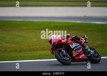 Phillip Island, Australie. 18 octobre 2024. Augusto Fernandez, de l'Espagne, vu en action lors de la séance d'essais de MotoGP™ le premier jour du Qatar Airways Australian Motorcycle Grand Prix 2024 à Phillip Island. Le Qatar Airways Australian Motorcycle Grand Prix 2024 accueille les meilleurs pilotes émergents au monde. Le premier jour d'action a vu des performances impressionnantes dans des conditions difficiles, passant de la pluie battante le matin à l'après-midi ensoleillé. Les séances d'entraînement incluaient la catégorie MotoGP™ ainsi que Moto2™ et Moto3™. Crédit : SOPA images Limited/Alamy Live News Banque D'Images