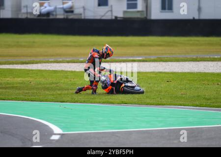 Phillip Island, Australie. 18 octobre 2024. Jack Miller de l'Australie vu en action lors de la séance d'essais de MotoGP™ le premier jour du Qatar Airways Australian Motorcycle Grand Prix 2024 à Phillip Island. Le Qatar Airways Australian Motorcycle Grand Prix 2024 accueille les meilleurs pilotes émergents au monde. Le premier jour d'action a vu des performances impressionnantes dans des conditions difficiles, passant de la pluie battante le matin à l'après-midi ensoleillé. Les séances d'entraînement incluaient la catégorie MotoGP™ ainsi que Moto2™ et Moto3™. Crédit : SOPA images Limited/Alamy Live News Banque D'Images