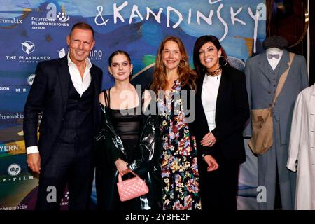 Münter & Kandinsky , Filmpremiere im Zoo Palast, Berlin, 18.10.2024 Michael Zechbauer Produzent, Vanessa Loibl, Lea Faßbender und Alice Brauner BEI der Berlin-Premiere von Münter & KANDINSKY im Zoo Palast in Berlin am 18.10.2024. Zoo Palast de Berlin *** Münter Kandinsky , première du film au zoo Palast de Berlin, 18 10 2024 Michael Zechbauer Producteur , Vanessa Loibl, Lea Faßbender et Alice Brauner à la première berlinoise de Münter KANDINSKY au zoo Palast de Berlin le 18 10 2024 Zoo Palast de Berlin Copyright : xAnitaxBuggex Banque D'Images