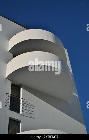 La maison Narkomfin est l'un des monuments architecturaux emblématiques de l'avant-garde soviétique et du constructivisme. Banque D'Images