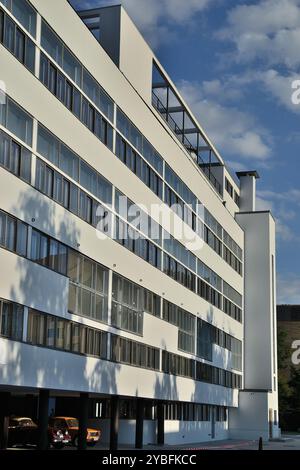 La maison Narkomfin est l'un des monuments architecturaux emblématiques de l'avant-garde soviétique et du constructivisme. Banque D'Images