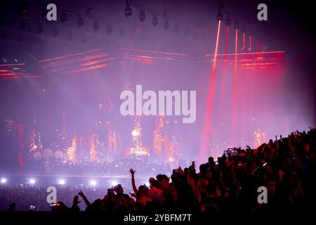 AMSTERDAM - DJ Dimitri Vegas et Timmy Trumpet lors de l'émission Our Story de Tomorrowland. L’événement de danse célèbre son 20e anniversaire lors de l’Amsterdam Dance Event (ADE). ANP ROBIN UTRECHT netherlands Out - belgique Out Credit : ANP/Alamy Live News Banque D'Images