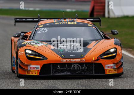 Hockenheim, Allemagne. 18 octobre 2024. Ben Dörr (GER, McLaren, Dörr Motorsport), 18.10.2024, Hockenheim (Allemagne), Motorsport, DTM, finale Hockenheimring 2024 crédit : dpa/Alamy Live News Banque D'Images