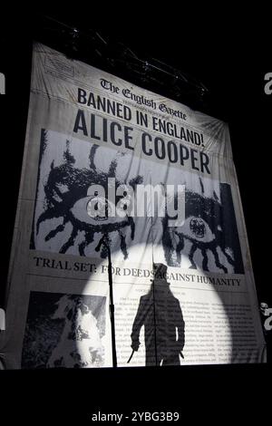 Leeds, Royaume-Uni - Alice Cooper se produit à la First Direct Arena, Leeds le 18 octobre 2024. Crédit : Jill O'Donnell/Alamy Live News Banque D'Images