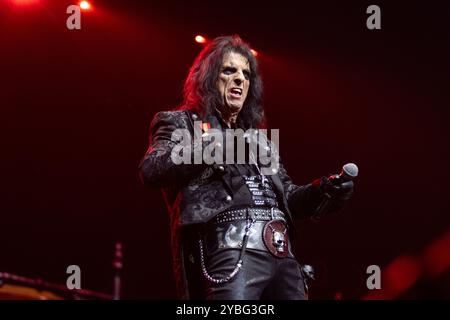 Leeds, Royaume-Uni - Alice Cooper se produit à la First Direct Arena, Leeds le 18 octobre 2024. Crédit : Jill O'Donnell/Alamy Live News Banque D'Images