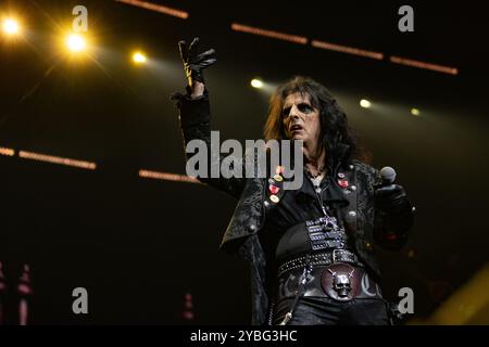 Leeds, Royaume-Uni - Alice Cooper se produit à la First Direct Arena, Leeds le 18 octobre 2024. Crédit : Jill O'Donnell/Alamy Live News Banque D'Images