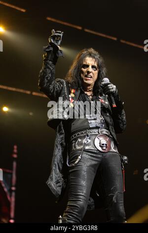 Leeds, Royaume-Uni - Alice Cooper se produit à la First Direct Arena, Leeds le 18 octobre 2024. Crédit : Jill O'Donnell/Alamy Live News Banque D'Images