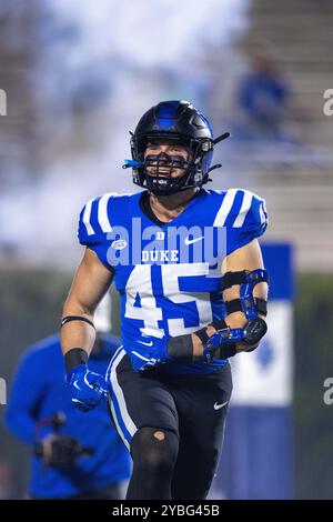 Durham, Caroline du Nord, États-Unis. 18 octobre 2024. Le linebacker des Duke Blue Devils, Ozzie Nicholas (45 ans), court pour un match contre les Florida State Seminoles lors du match de football de l'ACC au Wallace Wade Stadium à Durham, Caroline du Nord. (Scott Kinser/CSM). Crédit : csm/Alamy Live News Banque D'Images