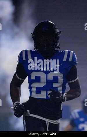 Durham, Caroline du Nord, États-Unis. 18 octobre 2024. Le cornerback des Duke Blue Devils Diassa Diakite (23 ans) court pour un match contre les Florida State Seminoles lors du match de football ACC au Wallace Wade Stadium à Durham, Caroline du Nord. (Scott Kinser/CSM). Crédit : csm/Alamy Live News Banque D'Images