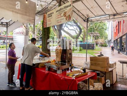 Arabica kebab - un étal dans le marché alimentaire de rue Bukit Merah, Singapour Banque D'Images