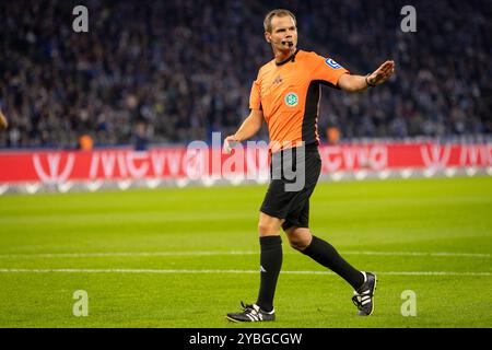 Berlin, Allemagne. 18 octobre 2024. Arbitre Robin Braun vu pendant le 2. Match de Bundesliga entre Hertha Berlin et Eintracht Braunschweig à l'Olympiastadion de Berlin. Crédit : Gonzales photo/Alamy Live News Banque D'Images