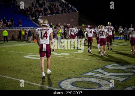 Durham, Caroline du Nord, États-Unis. 18 octobre 2024. Le quarterback des Seminoles de Floride Luke Kromenhoek (14 ans) s'éloigne après avoir perdu contre Duke Blue Devils dans le match de football de l'ACC au Wallace Wade Stadium à Durham, Caroline du Nord. (Scott Kinser/CSM). Crédit : csm/Alamy Live News Banque D'Images