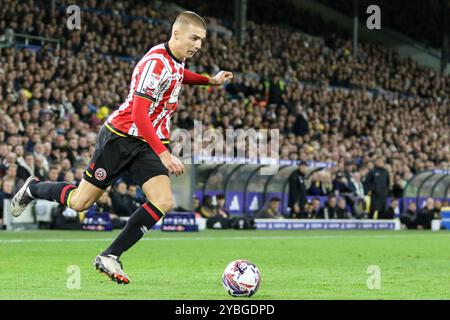 Leeds, Royaume-Uni. 18 octobre 2024. Elland Road, Leeds, Angleterre, 18 octobre 2024 : Alfie Gilchrist (2 Sheffield United) contrôle le ballon lors du match EFL Sky Bet Championship entre Leeds United et Sheffield United à Elland Road à Leeds, Angleterre, le 18 octobre 2024. (Sean Chandler/SPP) crédit : photo de presse sportive SPP. /Alamy Live News Banque D'Images