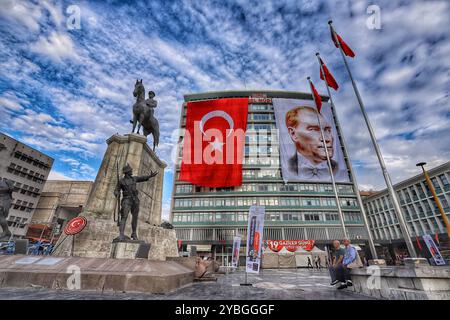 Statue d'Ataturk, monument de 1927 à l'indépendance turque Banque D'Images