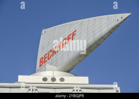 Kant-Dreieck, bâtiment de grande hauteur KapHag avec voile de Josef Paul Kleihues, Kantstrasse, Charlottenburg, Charlottenburg-Wilmersdorf, Berlin, allemand Banque D'Images