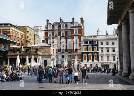 Londres, Royaume-Uni, 15 mai 2019 : performance de rue à Covent Garden. C'est l'une des principales attractions de Londres, il est connu pour ses restaurants, le Marke Banque D'Images