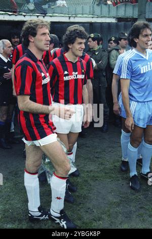 Match de football, l'équipe championne 1987/88 de l'AC Milan devant le match décisif du championnat en Italie, le capitaine Franco Baresi AC Milan est parti Banque D'Images