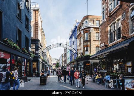 Londres, Royaume-Uni, 15 mai 2019 : vue de Carnaby Street. C'est une rue commerçante piétonne à Soho dans la ville de Westminster. Bienvenue à Carnaby Street Banque D'Images