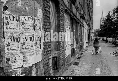 Allemagne, Berlin, 27 juillet 1991, Stargarder Strasse, affiches, église de Gethsémané, Europe Banque D'Images