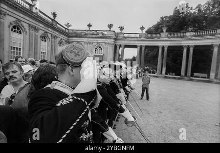 Allemagne, Potsdam, 17 août 1991, fraternités à l'enterrement des restes mortels de Frédéric II à Potsdam Sanssouci, épée, Europe Banque D'Images