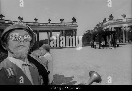 Allemagne, Potsdam, 17 août 1991, protestation, le Bureau des mesures inhabituelles avec sa contribution, à l'enterrement des restes mortels de Frédéric II Banque D'Images