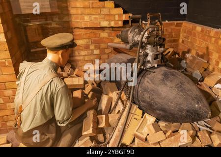 Angleterre, Kent, Gillingham, Royal Engineers Museum, exposition sur l'élimination des bombes de la seconde Guerre mondiale Banque D'Images