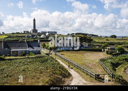 Île de Batz, France, 31 juillet 2018 : vue sur l'île de Batz et le phare une journée ensoleillée d'été, l'Europe Banque D'Images
