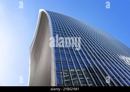 Londres, Royaume-Uni, le 14 mai 2019 : vue en angle bas du gratte-ciel 20 Fenchurch à Londres agaisnt ciel bleu. Également connu sous le nom de bâtiment Walkie Talkie Banque D'Images