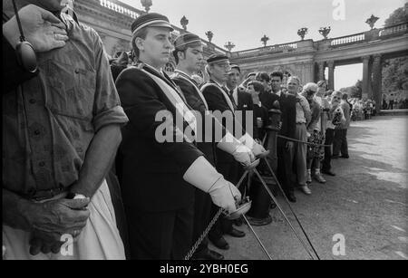 Allemagne, Potsdam, 17 août 1991, fraternités à l'enterrement des restes mortels de Frédéric II à Potsdam Sanssouci, épée, Europe Banque D'Images