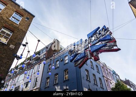 Londres, Royaume-Uni, le 15 mai 2019 : vue du panneau LED de Carnaby Street. Carnaby est une rue commerçante piétonne de Soho dans la ville de Westminster Banque D'Images