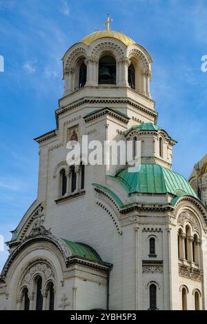 Sofia, Bulgarie - 17 octobre 2024 : la cathédrale Saint-Alexandre Nevski est le bâtiment le plus célèbre de Sofia, Bulgarie. Banque D'Images