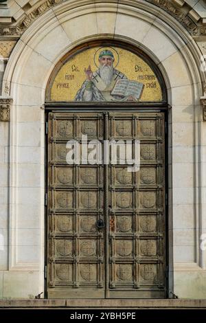 Sofia, Bulgarie - 17 octobre 2024 : la cathédrale Saint-Alexandre Nevski est le bâtiment le plus célèbre de Sofia, Bulgarie. Banque D'Images