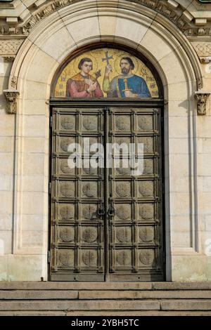 Sofia, Bulgarie - 17 octobre 2024 : la cathédrale Saint-Alexandre Nevski est le bâtiment le plus célèbre de Sofia, Bulgarie. Banque D'Images