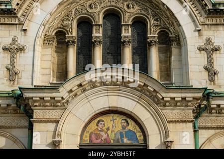 Sofia, Bulgarie - 17 octobre 2024 : la cathédrale Saint-Alexandre Nevski est le bâtiment le plus célèbre de Sofia, Bulgarie. Banque D'Images