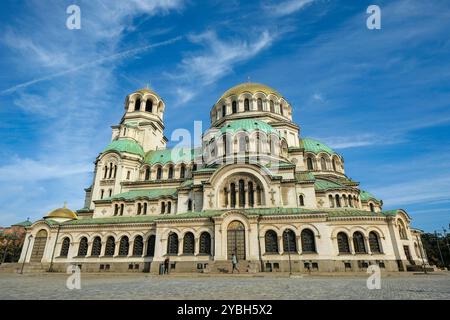 Sofia, Bulgarie - 17 octobre 2024 : la cathédrale Saint-Alexandre Nevski est le bâtiment le plus célèbre de Sofia, Bulgarie. Banque D'Images