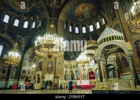 Sofia, Bulgarie - 17 octobre 2024 : la cathédrale Saint-Alexandre Nevski est le bâtiment le plus célèbre de Sofia, Bulgarie. Banque D'Images