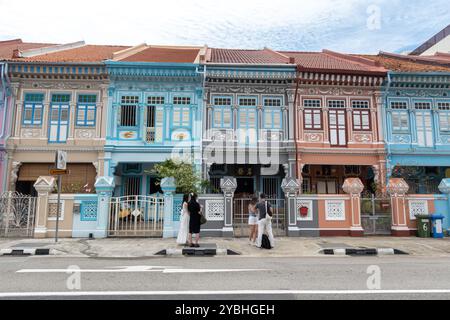 Touristes aux maisons Peranakan à Singapour, Katong-Joo Chiat, Koon Seng Road, Banque D'Images