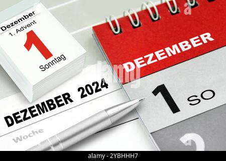 Calendrier allemand 2024 décembre 1 et crayon dimanche semaine de l'Avent Banque D'Images