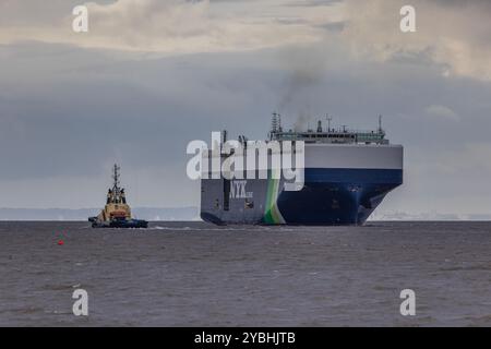 Véhicule en route pour les quais de Royal Portbury Banque D'Images