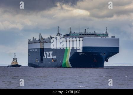 Véhicule en route pour les quais de Royal Portbury Banque D'Images