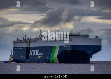 Véhicule en route pour les quais de Royal Portbury Banque D'Images