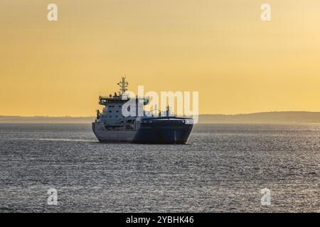 Le pétrolier de bitume Baltic Narval se dirige vers les quais d'Avonmouth par temps clair Banque D'Images