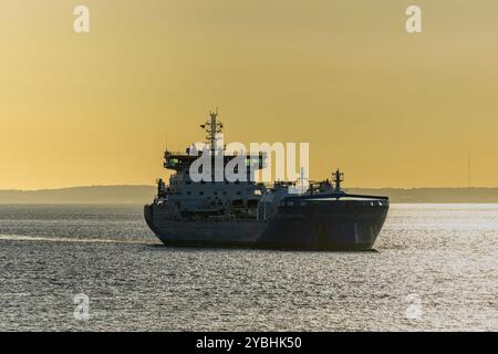 Le pétrolier de bitume Baltic Narval se dirige vers les quais d'Avonmouth par temps clair Banque D'Images