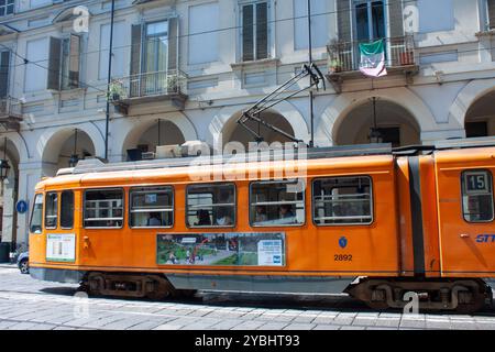 Tramway série 2800 à Turin, Italie Banque D'Images