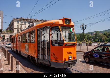 Tramway série 2800 à Turin, Italie Banque D'Images