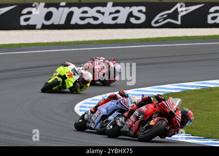 Course de sprint Qatar Airways Grand Prix d'Australie MotoGP sur le circuit de Phillip Island. Australie 19 octobre 2024 en photo : Marc Marquez et Francesco Bagnaia Carrera al sprint del Gran Premio Qatar Airways de MotoGP de Australia en el circuito de Phillip Island. 19 de Octubre de 2024 POOL/ MotoGP.com/Cordon les images de presse seront à usage éditorial exclusif. Crédit obligatoire : © MotoGP.com crédit : CORDON PRESS/Alamy Live News Banque D'Images