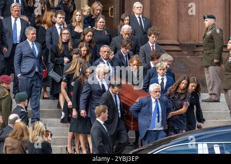 New York. 16 octobre 2024. Robert F. Kennedy Jr. assiste aux funérailles de sa mère, Ethel Kennedy, à la cathédrale de l’apôtre Matthieu à Washington, DC le mercredi 16 octobre 2024. Crédit : Daniel Heuer/CNP pour NY Post (RESTRICTION : PAS DE COURRIER QUOTIDIEN. AUCUN journal de New York ou du New Jersey ni aucun journal dans un rayon de 75 milles autour de New York.) Crédit : dpa/Alamy Live News Banque D'Images